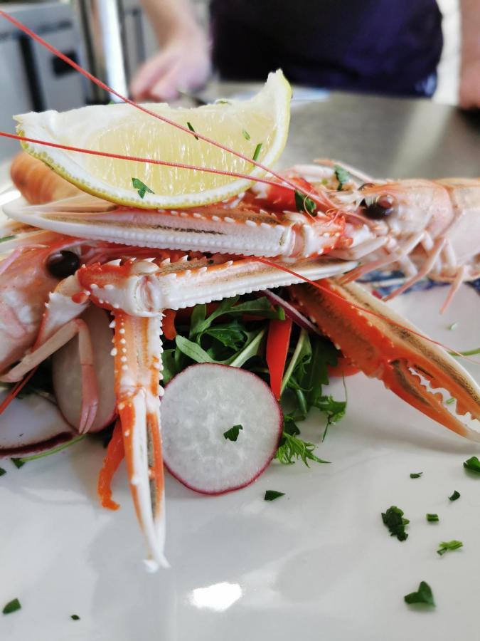 Murray Arms Hotel And Seafood Restaurant, Orkney Saint Margarets Hope ภายนอก รูปภาพ